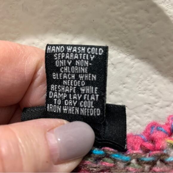 Rue 21 sweater very colorful‎ pull on front two pockets size large - Picture 7 of 7